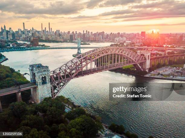 flying over hell gate bridge in queens new york - astoria stock pictures, royalty-free photos & images