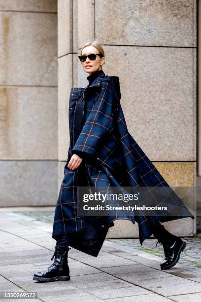 Influencer Marlies-Pia Pfeifhofer, wearing a dark blue checked raincoat by Woolrich, a dark blue turtleneck by Woolrich, black jeans by Mother Denim,...