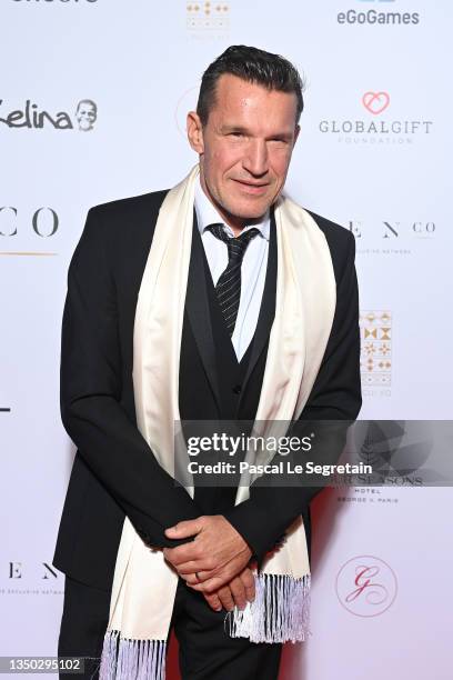 Benjamin Castaldi attends the photocall during the Global Gift Gala 2021 at Four Seasons Hotel George V on October 30, 2021 in Paris, France.