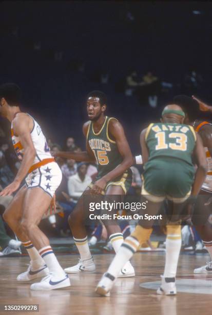 Bruce Seals of the Seattle Supersonics in action against the Washington Bullets during an NBA basketball game circa 1976 at the Capital Centre in...