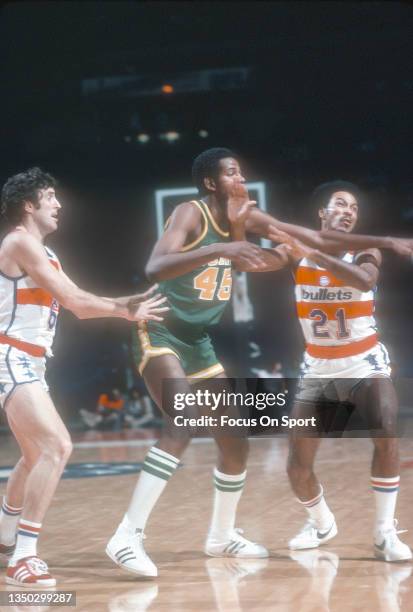 Bruce Seals of the Seattle Supersonics in action against the Washington Bullets during an NBA basketball game circa 1975 at the Capital Centre in...