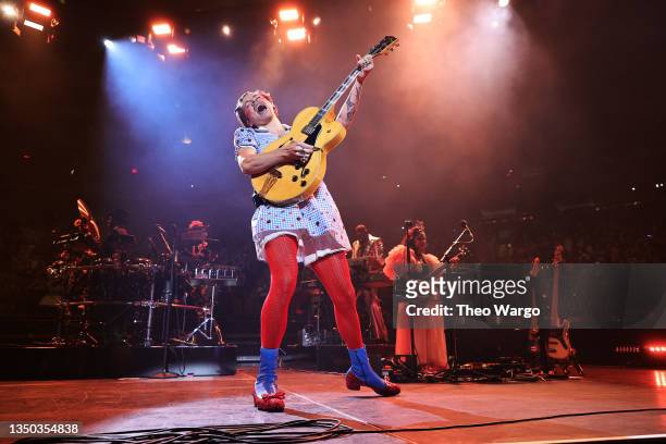 Harry Styles performs onstage at Harry Styles "Harryween" Fancy Dress Party at Madison Square Garden on October 30, 2021 in New York City.