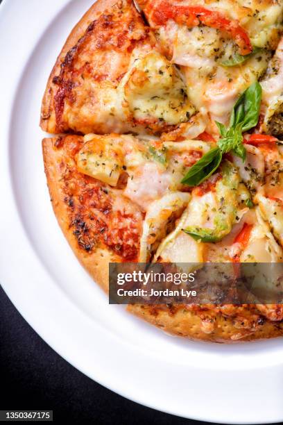 hawaiian pizza - hawaiian pizza stock pictures, royalty-free photos & images