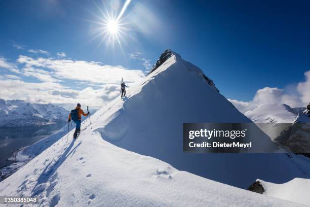 skitouren auf den lofoten - norwegen - nordic skiing event stock-fotos und bilder