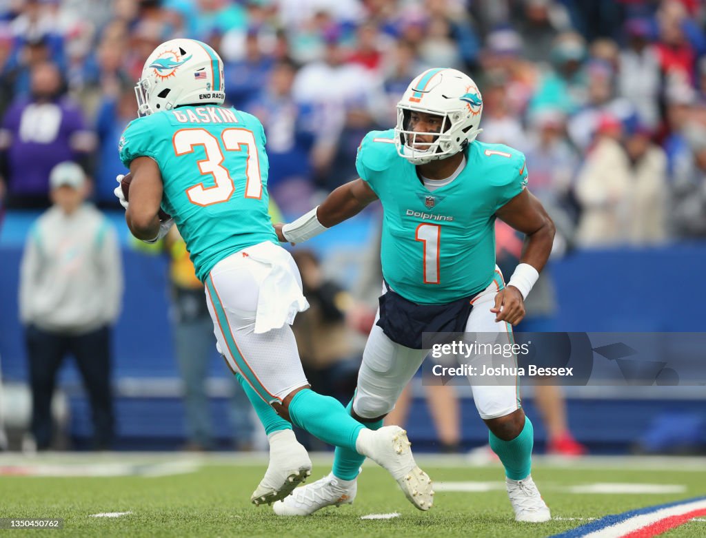 Miami Dolphins v Buffalo Bills