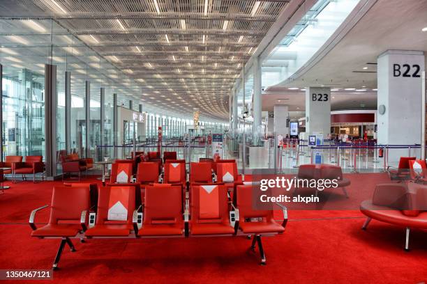 charles de gaulle airport terminal in paris - charles de gaulle airport 個照片及圖片檔