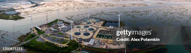 sustainable energy is used in environmental conservancy. a wastewater treatment plant powered by wind turbines and solar panels near atlantic city in new jersey, usa. - city cleaning 個照片及圖片檔