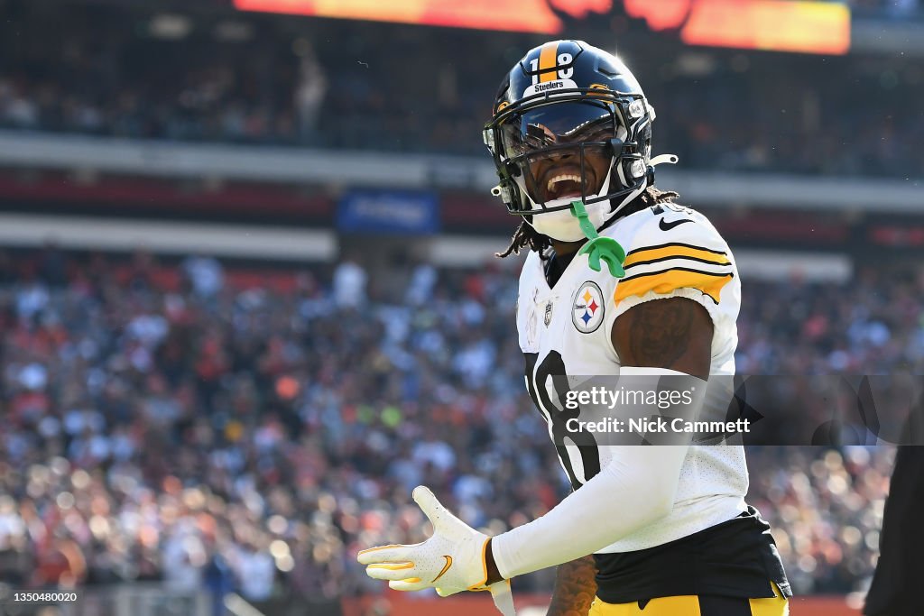 Pittsburgh Steelers v Cleveland Browns