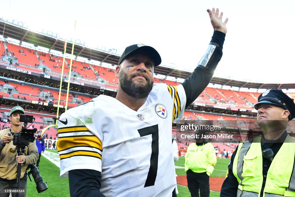 Pittsburgh Steelers v Cleveland Browns