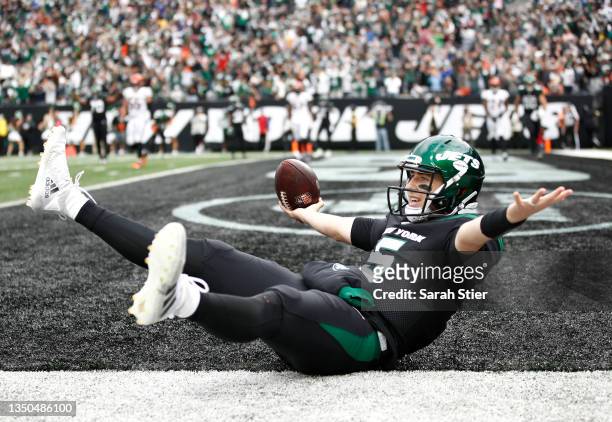 Mike White of the New York Jets celebrates after catching the ball for a two point conversion during the fourth quarter against the Cincinnati...