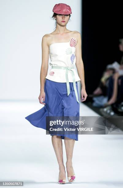 Model walks the runway during the Marc Jacobs Ready to Wear Spring/Summer 2001 fashion show as part of the New York Fashion Week on September 17th,...