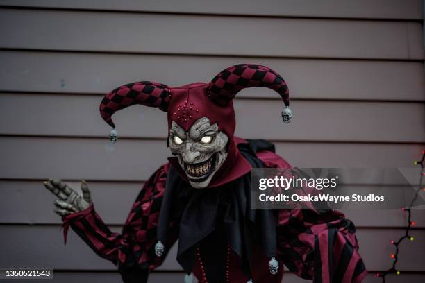 joker halloween costume, smiling mask with evil eyes - party with the devil stock pictures, royalty-free photos & images