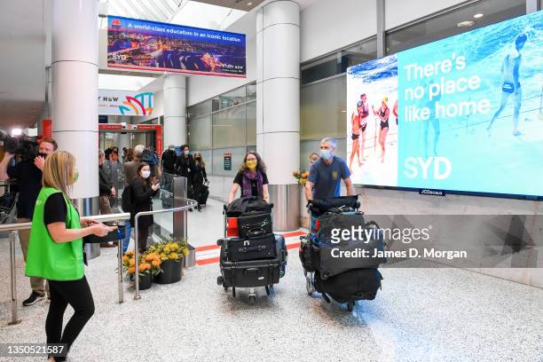 Passengers arrive from their overseas flights and walk to the arrivals hall after landing at Sydney Airport on November 01, 2021 in Sydney,...