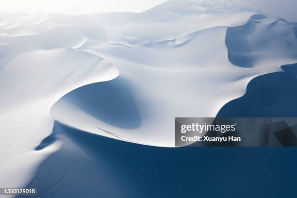 aerial view of snow-covered desert dunes - acqua ghiacciata foto e immagini stock