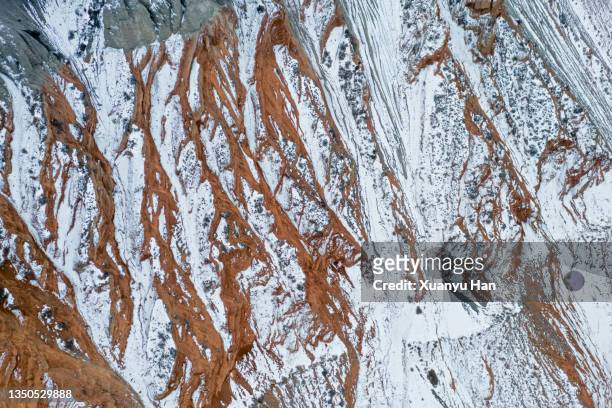 abstract pattern formed after snow - badlands foto e immagini stock