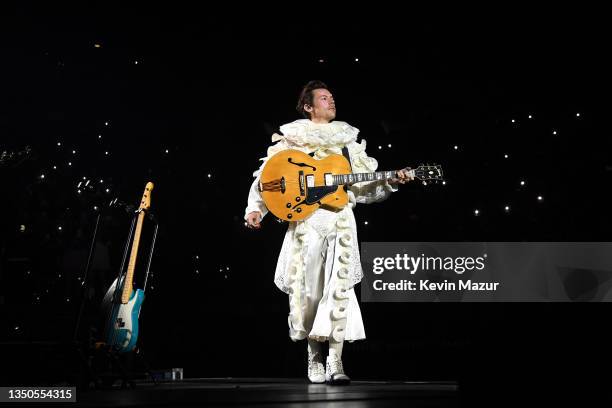 Harry Styles performs onstage during "Harryween" Fancy Dress Party at Madison Square Garden on October 31, 2021 in New York City.