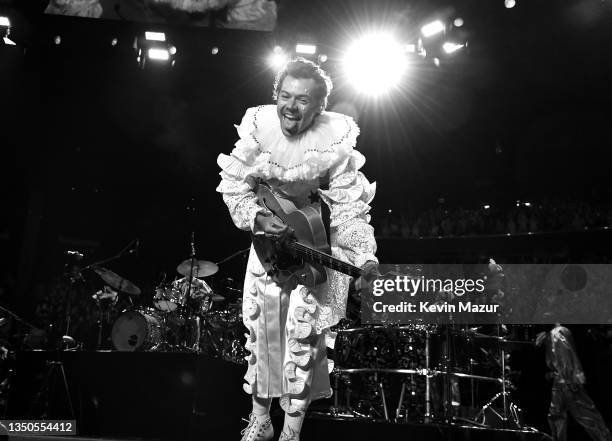 Harry Styles performs onstage during "Harryween" Fancy Dress Party at Madison Square Garden on October 31, 2021 in New York City.