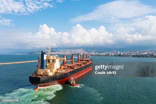 aerial view of large bulk carrier approaching port. - bosporus shipping trade stockfoto's en -beelden