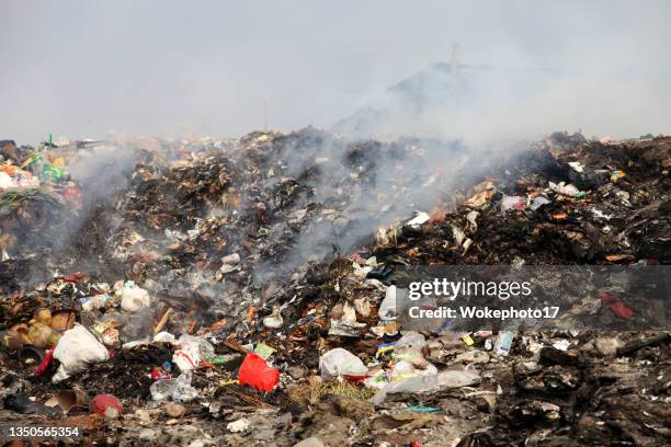 garbage landfill - slag heap stock pictures, royalty-free photos & images