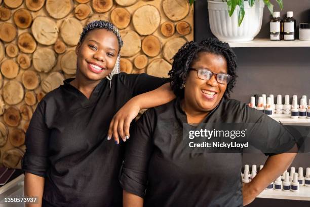 portrait of two beauty stylists in salon - hairdressers black woman stock pictures, royalty-free photos & images