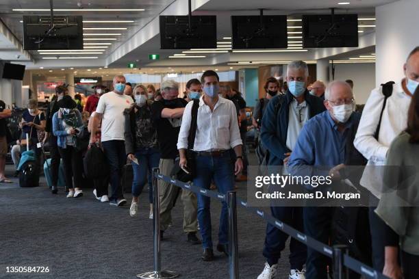 Passengers boarding QF1, a Qantas Boeing 787 Dreamliner aircraft at Sydney Airport en route to London via Darwin on November 01, 2021 in Sydney,...