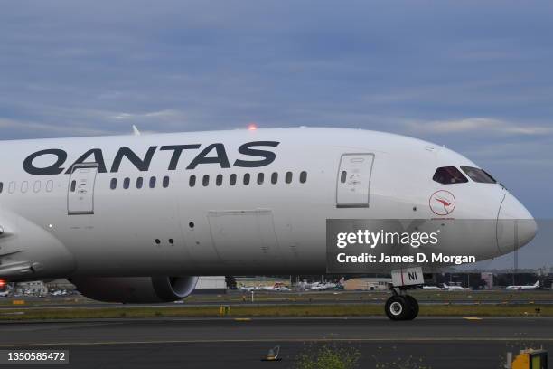 Qantas Boeing 787 Dreamliner aircraft taxis at Sydney Airport en route to London via Darwin on November 01, 2021 in Sydney, Australia. Fully...