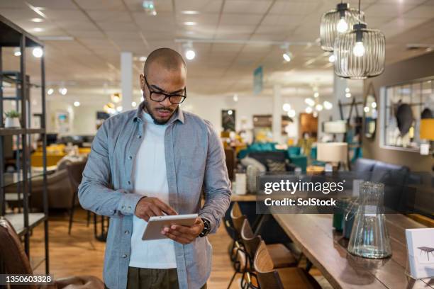 happy to help - furniture store stockfoto's en -beelden