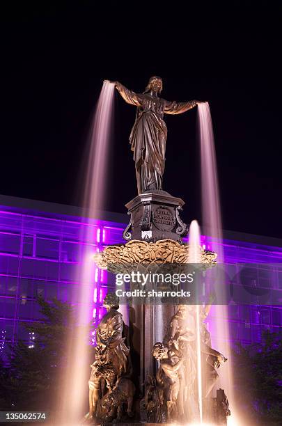 tyler davidson fountain lit up at night - downtown cincinnati stock pictures, royalty-free photos & images