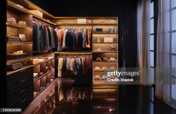 dressing room in the apartment - dressing up stock photos et images de collection