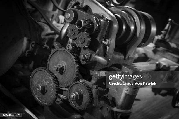 gears and cogs of an old metalworking lathe - 1941 stock pictures, royalty-free photos & images