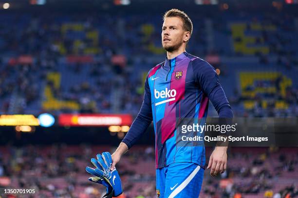 Norberto Murara Neto of FC Barcelona during the prematch warm up prior to the La Liga Santander match between FC Barcelona and Deportivo Alaves at...