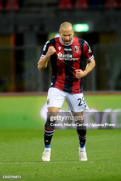 Lorenzo De Silvestri of Bologna FC celebrates after scoring the opening goal during the Serie A match between Bologna FC and Cagliari Calcio at...