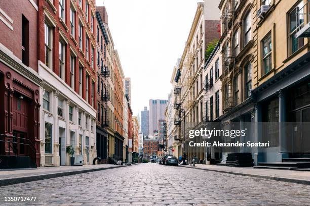 shopping street in soho, new york, usa - empty street stockfoto's en -beelden