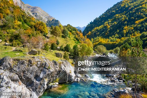 Rio Ara river in Bujaruelo of Ordesa Valle de Ordiso Autumn at H Rio Ara river in Bujaruelo of Ordesa Valle de Ordiso Autumn at H
