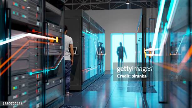 data center interior - computer network technician stock pictures, royalty-free photos & images