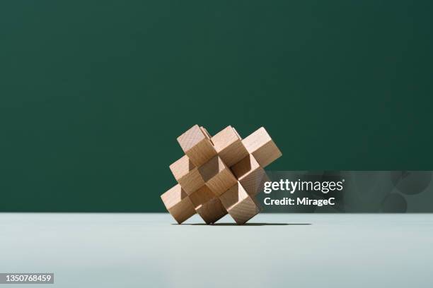 interlocked wood puzzle toys - rubiks kub bildbanksfoton och bilder