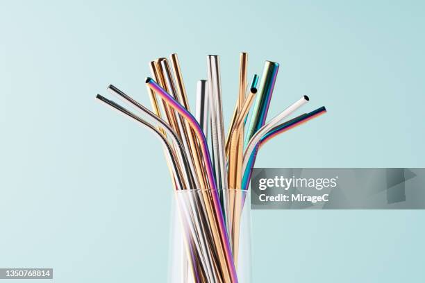 reusable metal straws - pajita fotografías e imágenes de stock