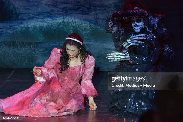 Loures Munguía performs during the premiere of the play "La Llorona" at Marketeatro on November 1, 2021 in Mexico City, Mexico.