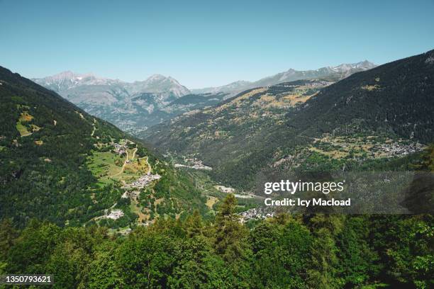 between sky and mountain - grass clearcut stock pictures, royalty-free photos & images