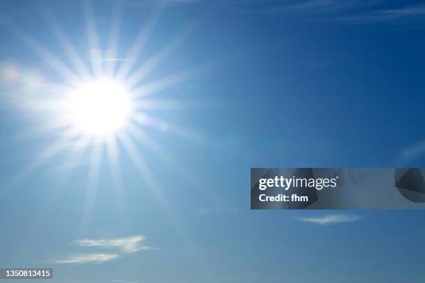 full bright sun in the blue sky - temperature imagens e fotografias de stock