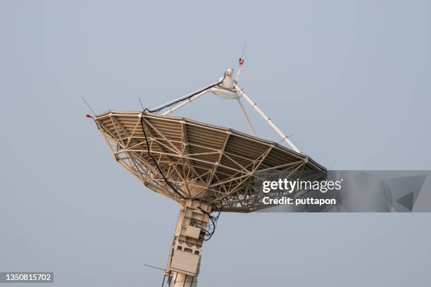 satellite receiver is the very large or at the national radio astronomy observatory. it represents communication. - ultimate media day stockfoto's en -beelden