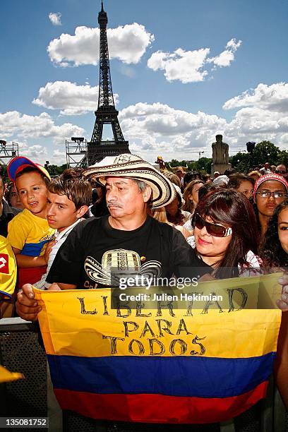 General view of the crowd waiting at the Trocadero place the concert for liberty with Ingrid Betancourt on July 20, 2008 in Paris, France.