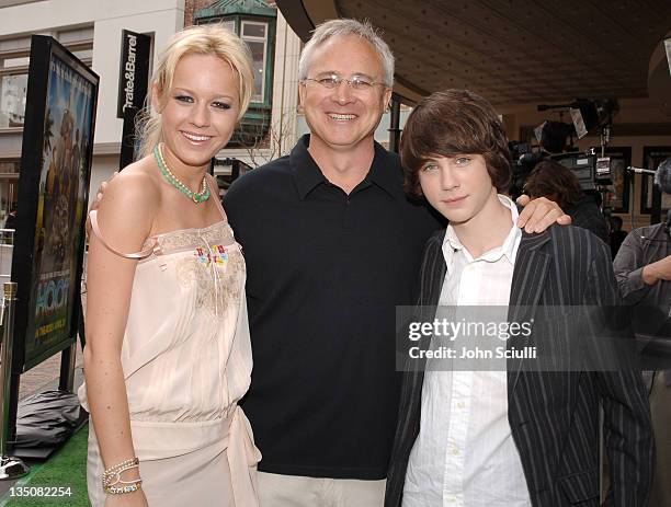 Brie Larson, Wil Shriner, director, and Logan Lerman