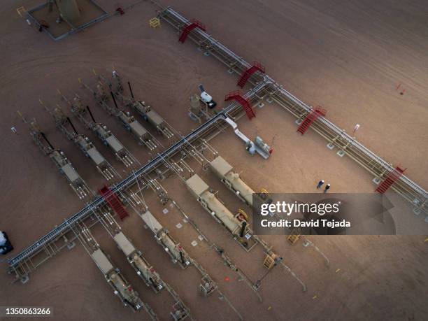 Oilfield Compressor Exploding 640 Oil And Gas Compressor Stock Photos, High-Res Pictures, and Images ...