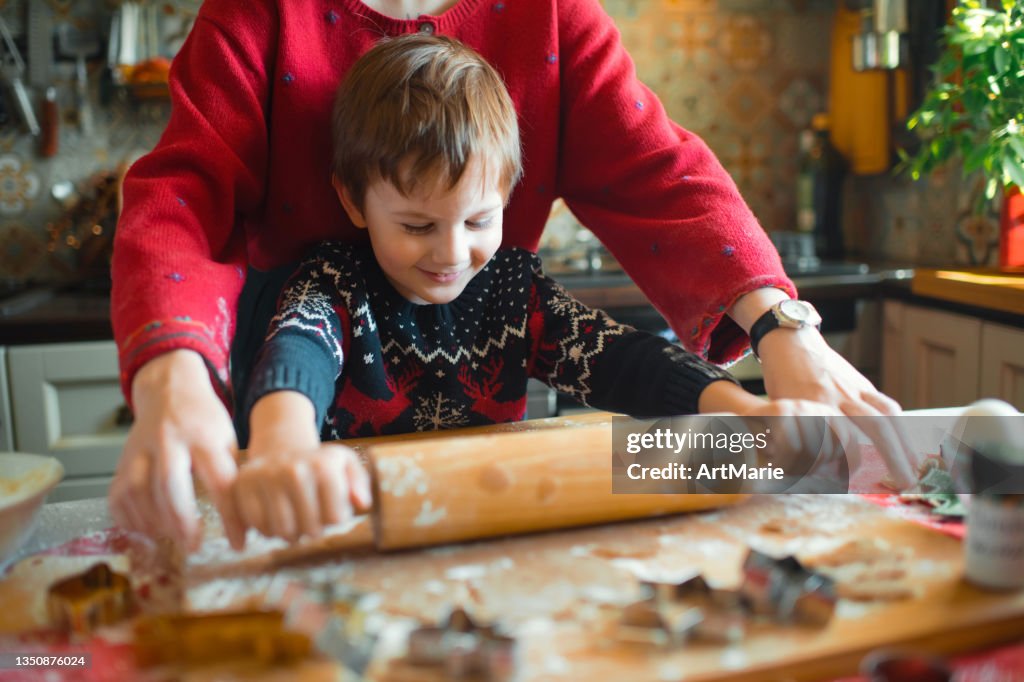Cuisine familiale de biscuits de Noël à la cuisine