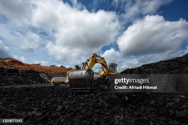 coal mining - mining low angle foto e immagini stock