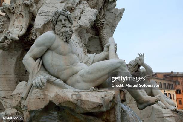 the fountain of the four rivers - sculpture foto e immagini stock