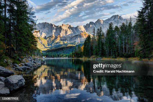 eibsee lake with zugspitze mountain, grainau, bavaria, germany - grainau stock-fotos und bilder