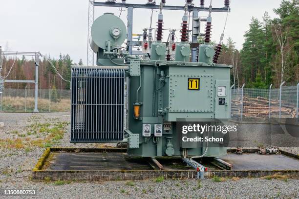 transformer in a switchgear - hoogspanningstransformator stockfoto's en -beelden