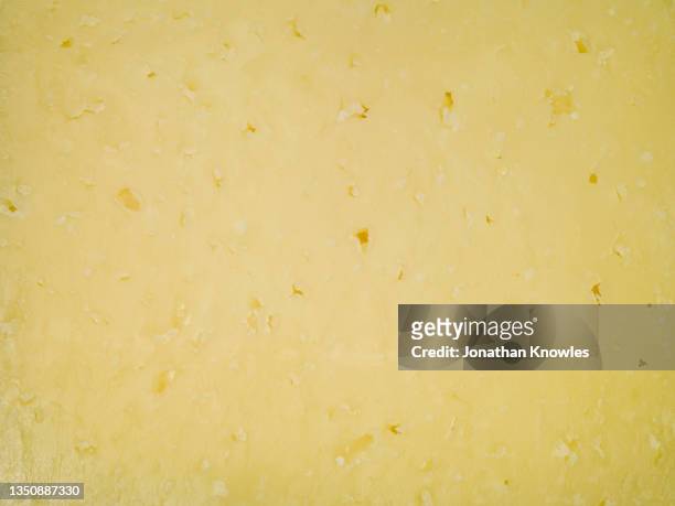 close up manchego cheese with holes - queso manchego fotografías e imágenes de stock